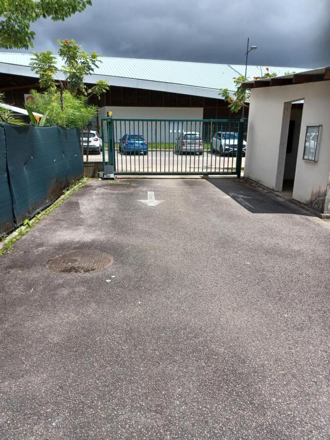 Hibiscus Standing- Appartement Cosy- 2 Chambres Climatisees- Cuisine Equipee- Wifi-Terrasse 卡宴 外观 照片